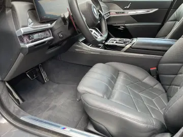 BMW M760e xDrive M Performance Paket-Klima Akustik P