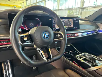 BMW M760e xDrive Limousine M Sportpaket 21  LC Prof.