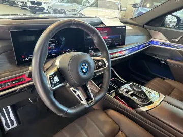 BMW M760e xDrive Limousine M Sportpaket 21  LC Prof.