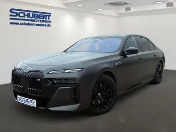 BMW M760 e xDrive  M Aerodynamik Massage Live Cockpi