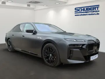 BMW M760 e xDrive  M Aerodynamik Massage Live Cockpi