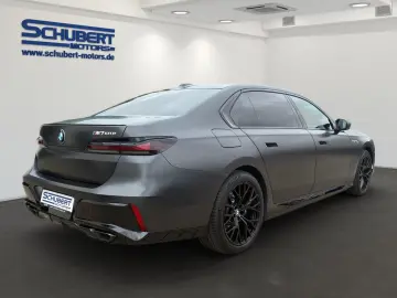 BMW M760 e xDrive  M Aerodynamik Massage Live Cockpi