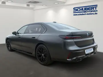 BMW M760 e xDrive  M Aerodynamik Massage Live Cockpi