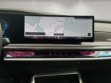 BMW M760 e xDrive  M Aerodynamik Massage Live Cockpi