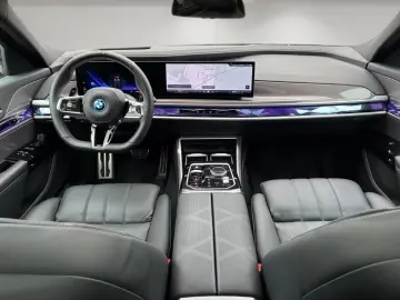 BMW M760 e xDrive  M Aerodynamik Massage Live Cockpi