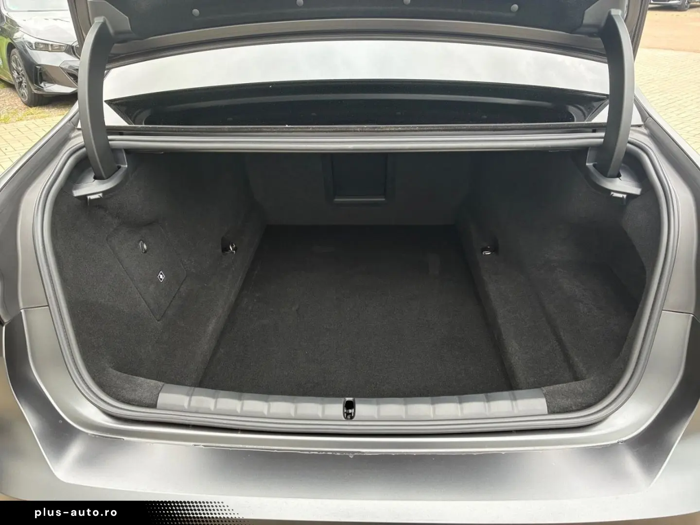 BMW M760 e xDrive  M Aerodynamik Massage Live Cockpi