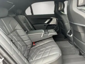 BMW M760 e xDrive  M Aerodynamik Massage Live Cockpi