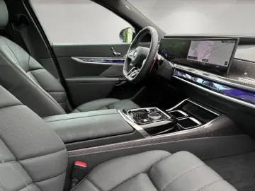 BMW M760 e xDrive  M Aerodynamik Massage Live Cockpi