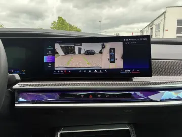 BMW M760 e xDrive  M Aerodynamik Massage Live Cockpi