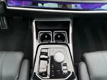 BMW M760 e xDrive  M Aerodynamik Massage Live Cockpi
