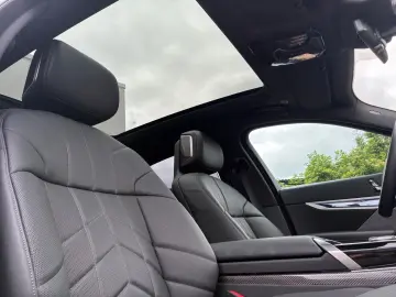 BMW M760 e xDrive  M Aerodynamik Massage Live Cockpi