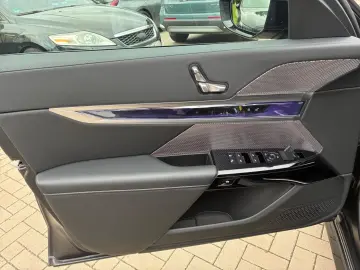 BMW M760 e xDrive  M Aerodynamik Massage Live Cockpi