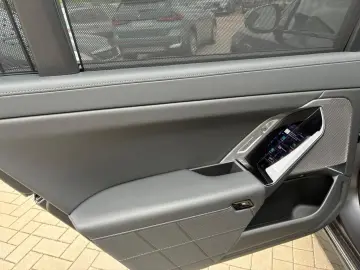 BMW M760 e xDrive  M Aerodynamik Massage Live Cockpi