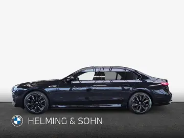 BMW M760e xDrive Limousine B&W Surround Massage AHK