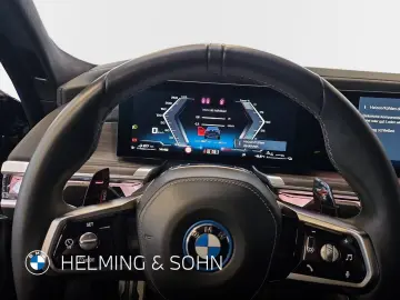 BMW M760e xDrive Limousine B&W Surround Massage AHK