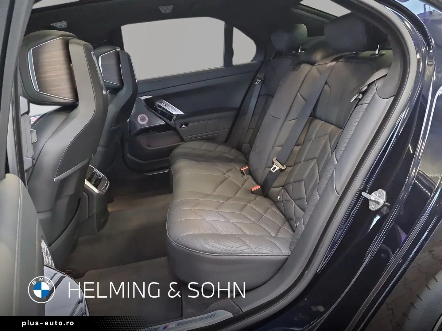 BMW M760e xDrive Limousine B&W Surround Massage AHK