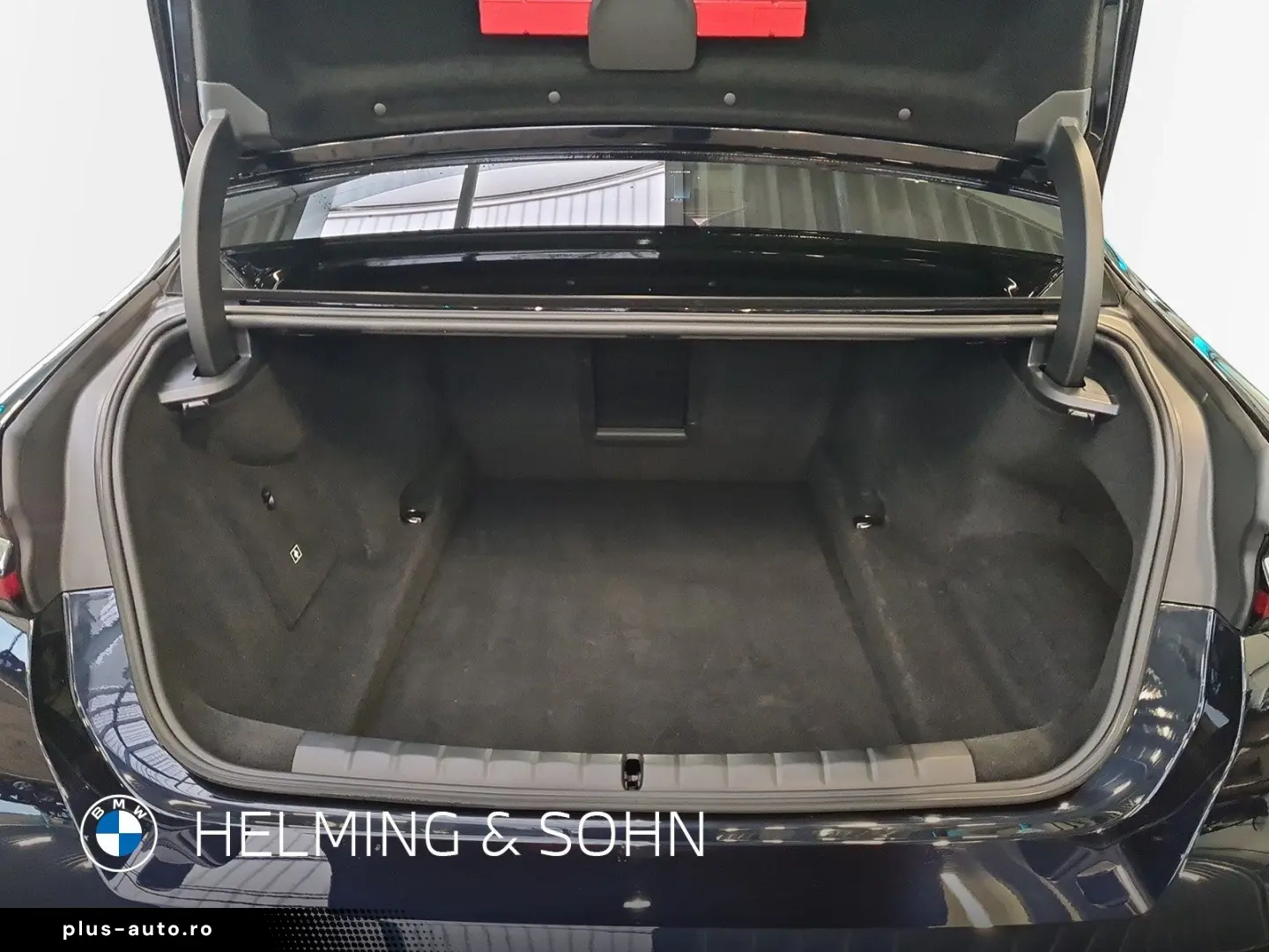 BMW M760e xDrive Limousine B&W Surround Massage AHK