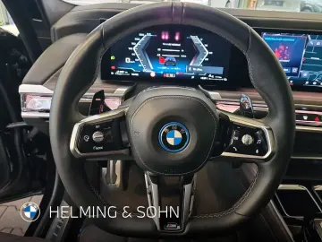 BMW M760e xDrive Limousine B&W Surround Massage AHK
