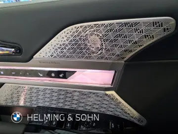 BMW M760e xDrive Limousine B&W Surround Massage AHK
