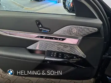 BMW M760e xDrive Limousine B&W Surround Massage AHK