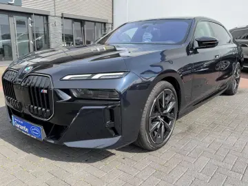 BMW M760 e xDrive  1. Hand  Pano  Massage  Fahrass.