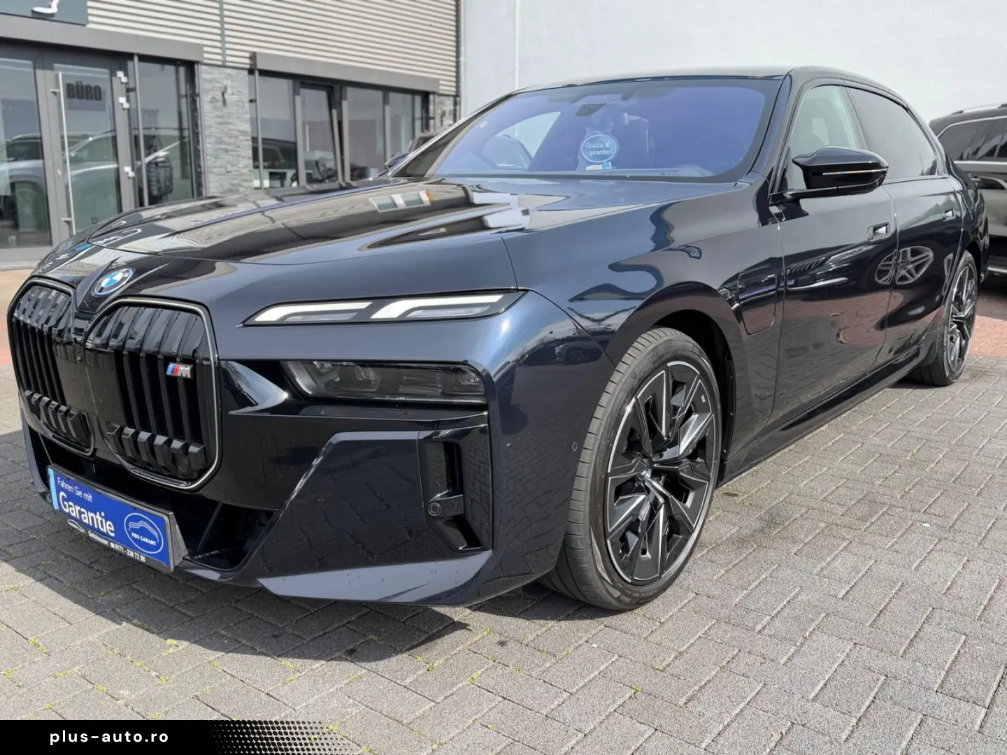 BMW M760 e xDrive  1. Hand  Pano  Massage  Fahrass.