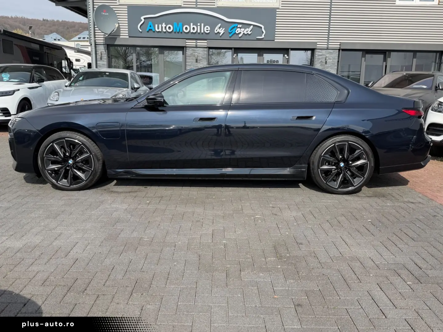 BMW M760 e xDrive  1. Hand  Pano  Massage  Fahrass.