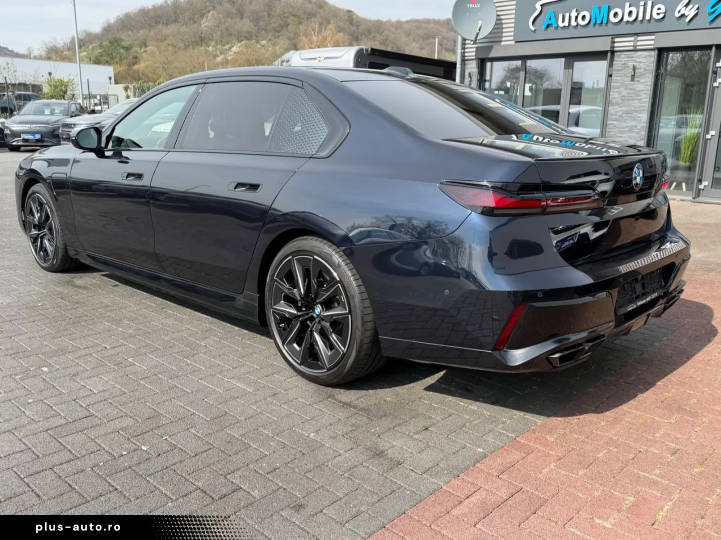 BMW M760 e xDrive  1. Hand  Pano  Massage  Fahrass.
