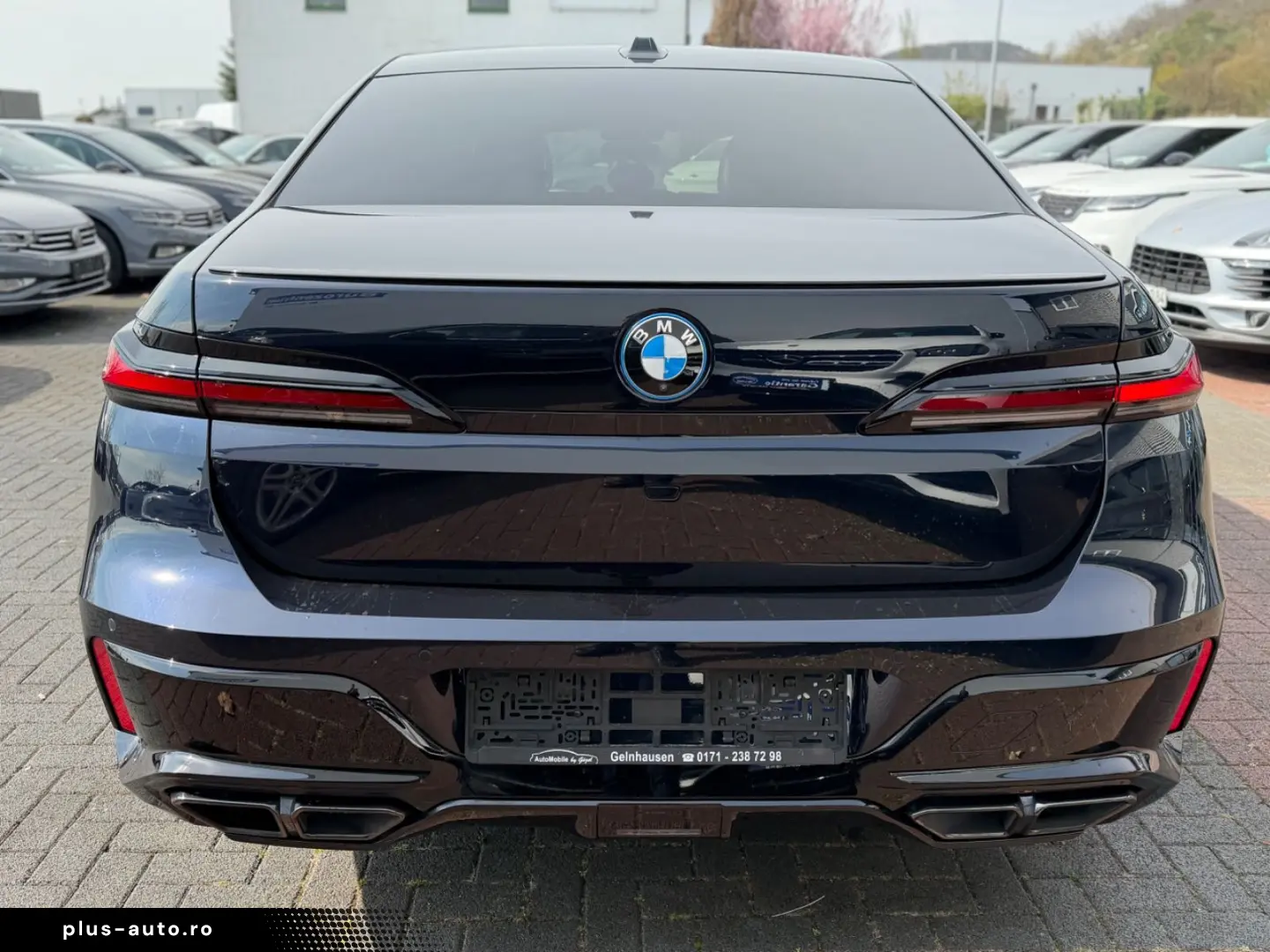 BMW M760 e xDrive  1. Hand  Pano  Massage  Fahrass.