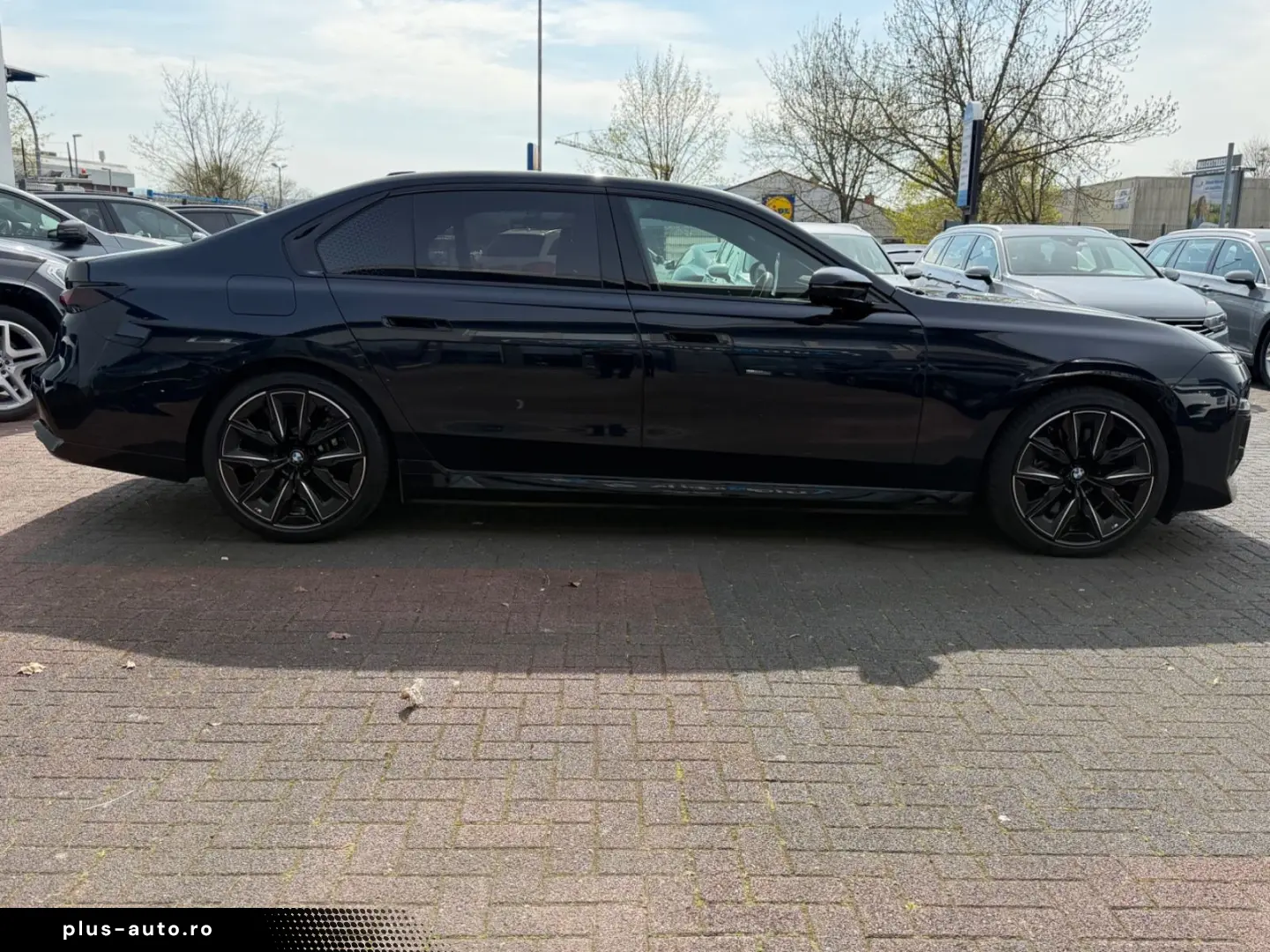 BMW M760 e xDrive  1. Hand  Pano  Massage  Fahrass.
