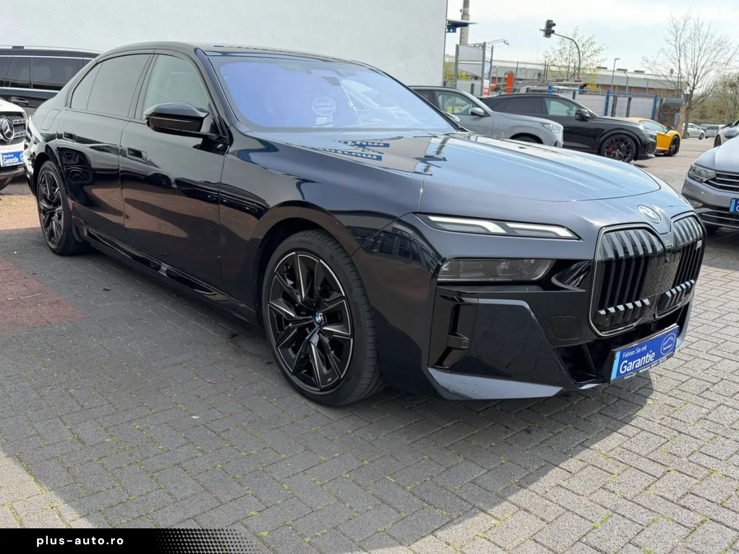 BMW M760 e xDrive  1. Hand  Pano  Massage  Fahrass.