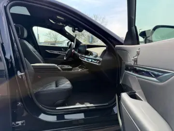 BMW M760 e xDrive  1. Hand  Pano  Massage  Fahrass.