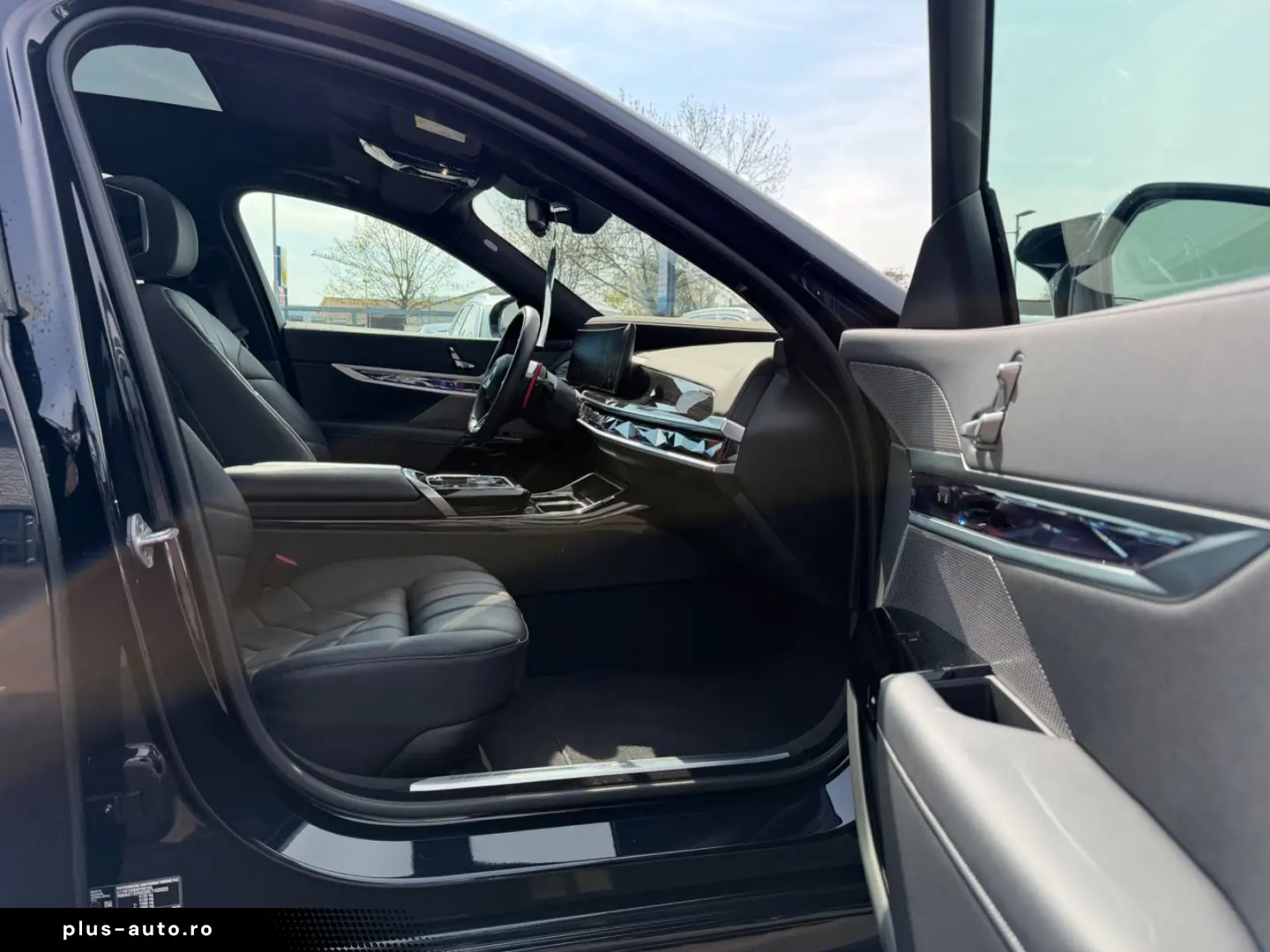 BMW M760 e xDrive  1. Hand  Pano  Massage  Fahrass.