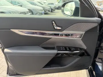 BMW M760 e xDrive  1. Hand  Pano  Massage  Fahrass.