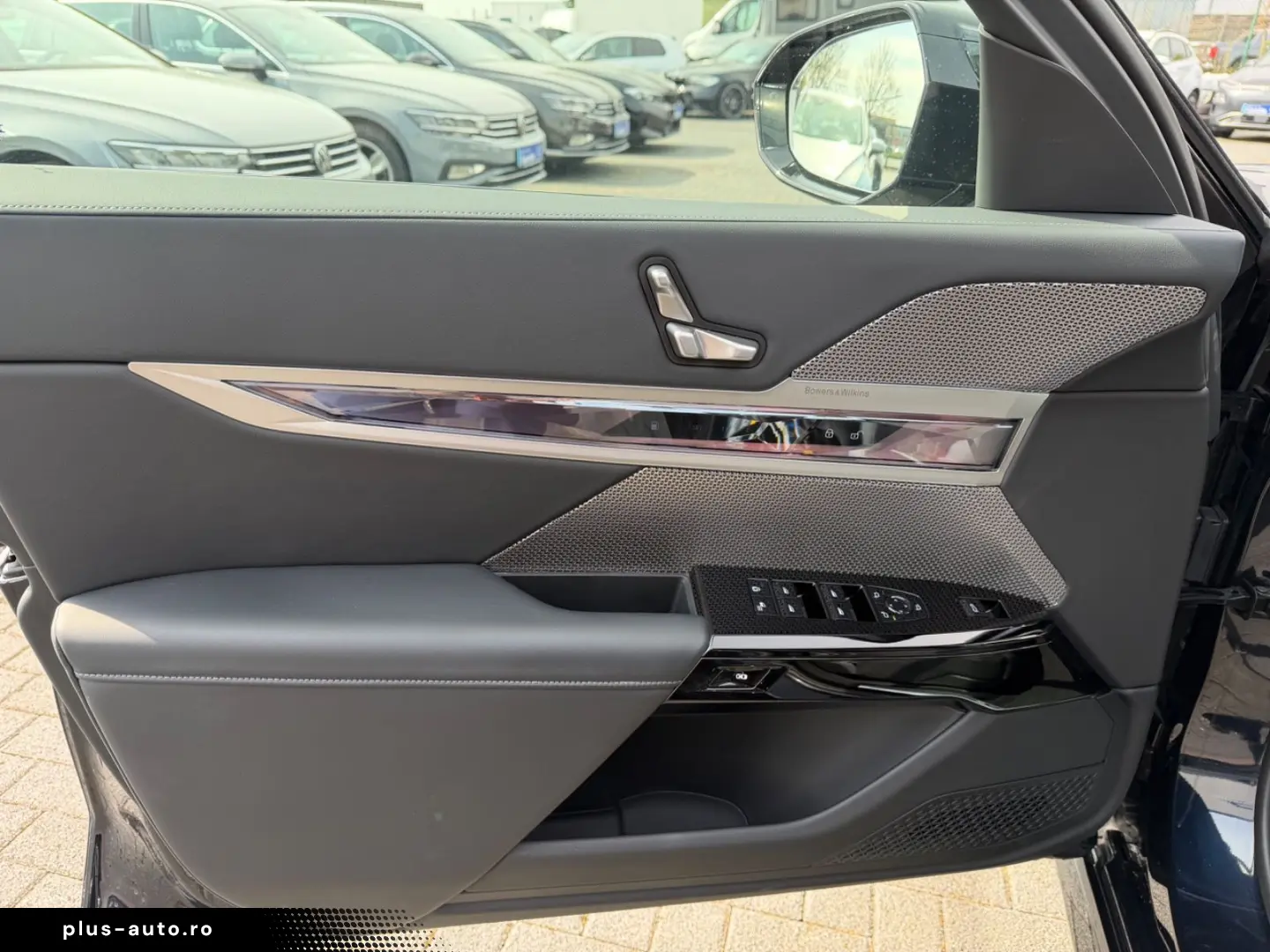 BMW M760 e xDrive  1. Hand  Pano  Massage  Fahrass.