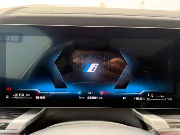 BMW M760 e xDrive  1. Hand  Pano  Massage  Fahrass.