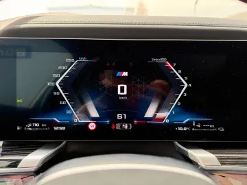 BMW M760 e xDrive  1. Hand  Pano  Massage  Fahrass.