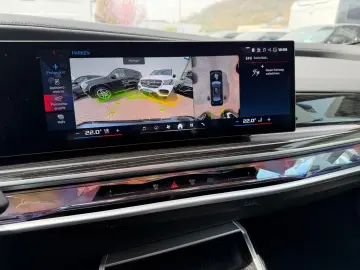 BMW M760 e xDrive  1. Hand  Pano  Massage  Fahrass.