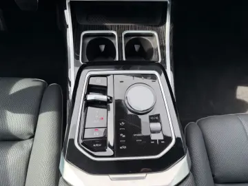 BMW M760 e xDrive  1. Hand  Pano  Massage  Fahrass.