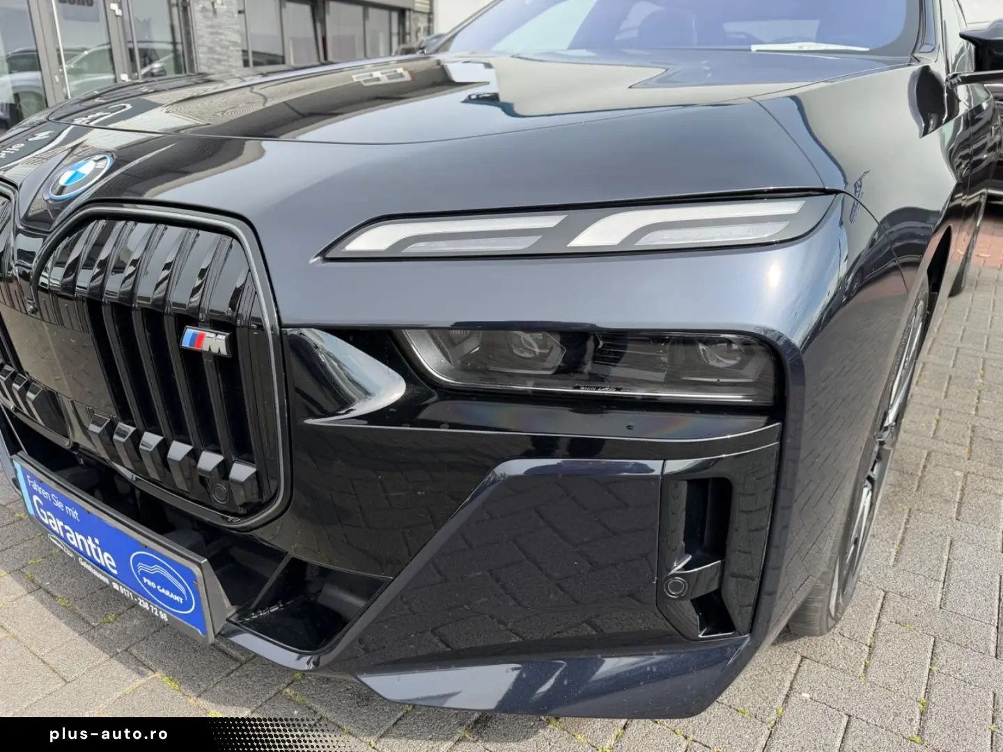 BMW M760 e xDrive  1. Hand  Pano  Massage  Fahrass.