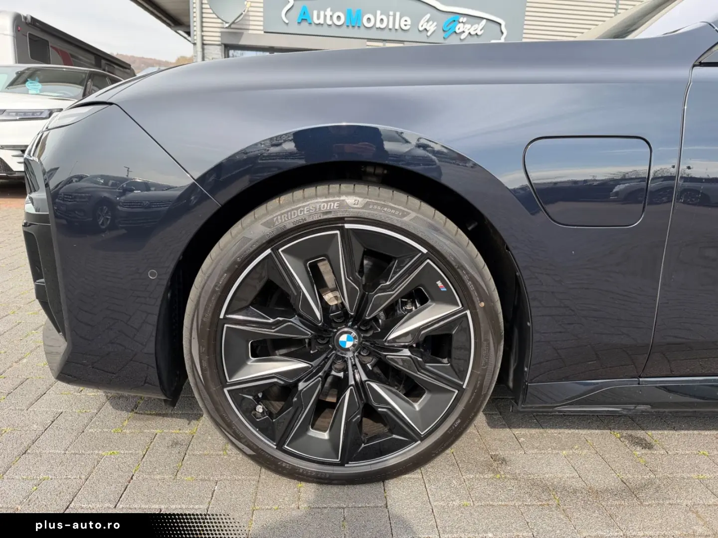 BMW M760 e xDrive  1. Hand  Pano  Massage  Fahrass.