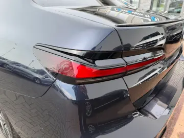 BMW M760 e xDrive  1. Hand  Pano  Massage  Fahrass.