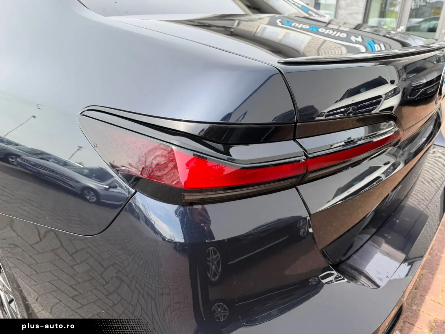 BMW M760 e xDrive  1. Hand  Pano  Massage  Fahrass.