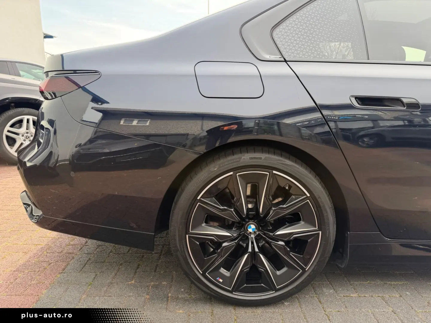 BMW M760 e xDrive  1. Hand  Pano  Massage  Fahrass.