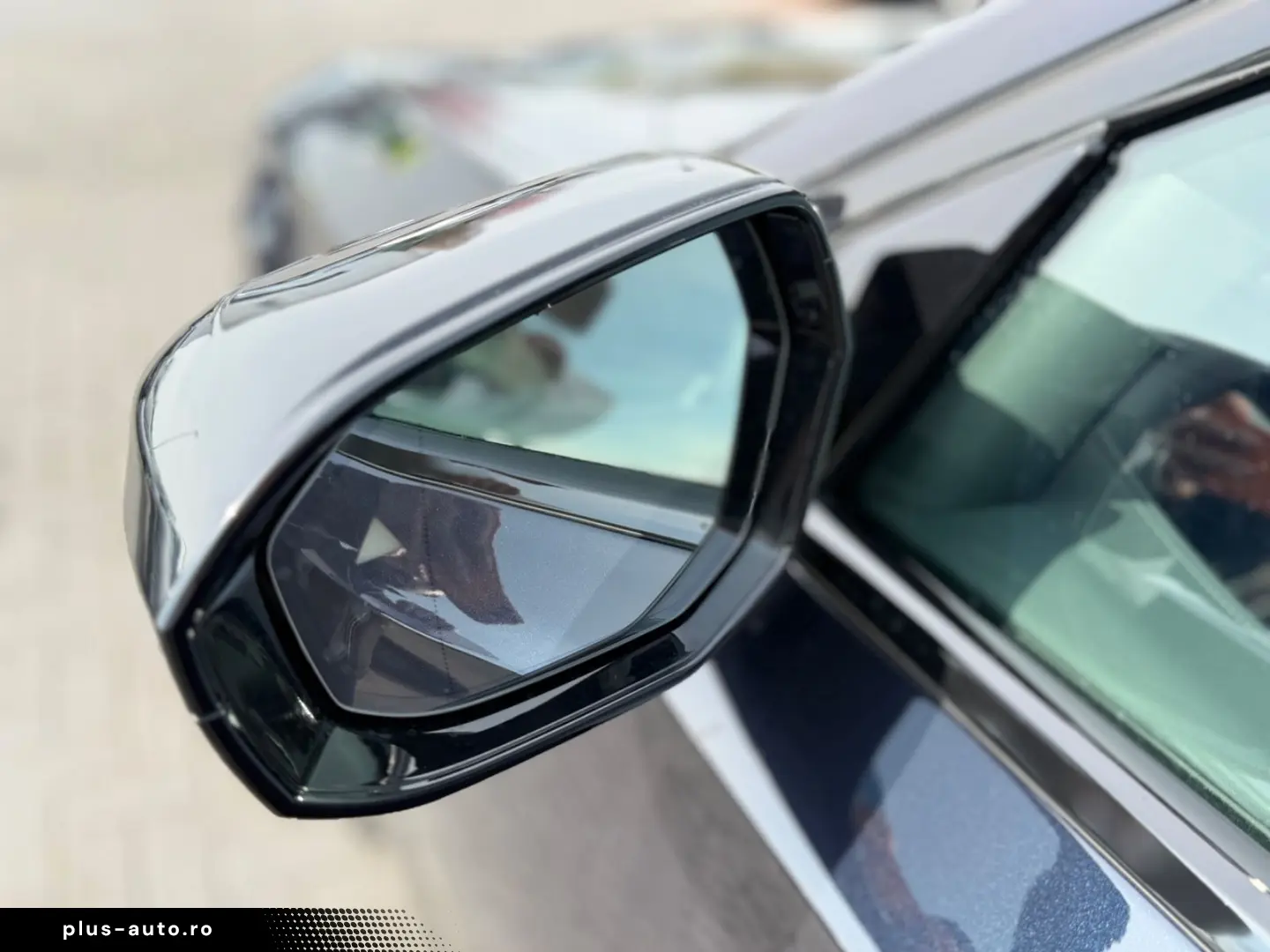 BMW M760 e xDrive  1. Hand  Pano  Massage  Fahrass.