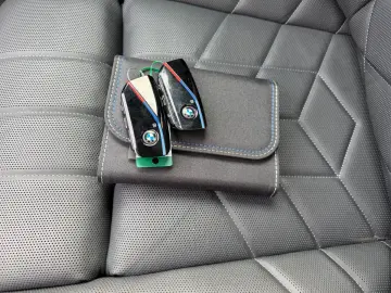 BMW M760 e xDrive  1. Hand  Pano  Massage  Fahrass.