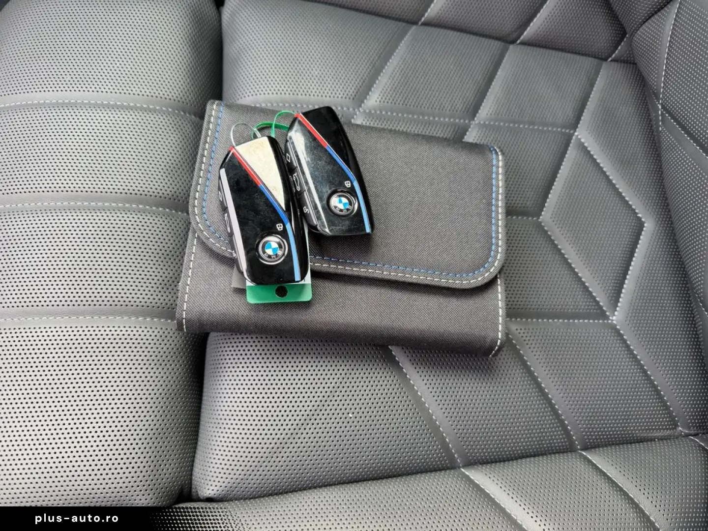 BMW M760 e xDrive  1. Hand  Pano  Massage  Fahrass.