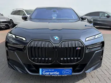 BMW M760 e xDrive  1. Hand  Pano  Massage  Fahrass.