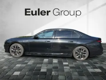 BMW M760 e xDrive Iconic Glow Pano Sky Lounge Massag