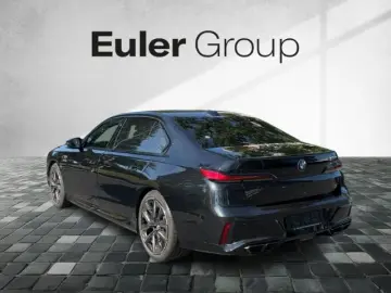 BMW M760 e xDrive Iconic Glow Pano Sky Lounge Massag